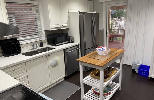 Brampton West House | Affordable Quiet 3 Bdrms + 2.5 bath Home in Toronto Area