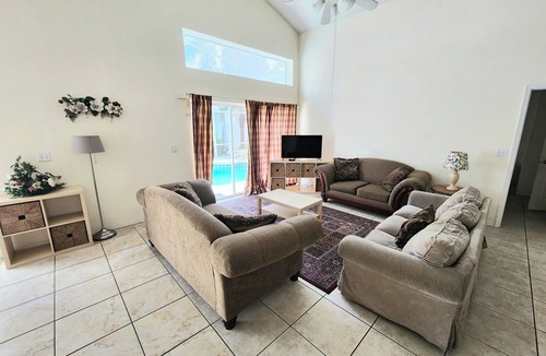 Creekside House | Affordable & Spacious 5BR 3BA Home w/private pool, fenced backyard for privacy