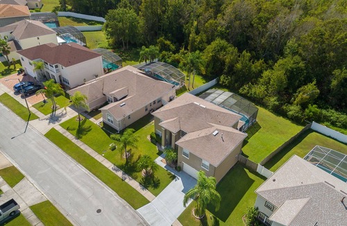 Crescent Lakes House | Afternoon Delight - 6BR Villa with Private Pool and Backyard