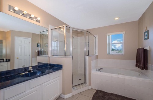 Crescent Lakes House | Afternoon Delight - 6BR Villa with Private Pool and Backyard