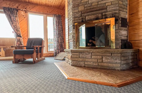 Magnetawan Cottage | Ahmic Lake Resort's 3-Bedroom Cottage (Red Fox Cottage)
