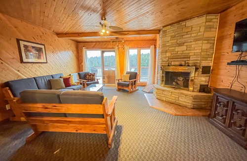 Magnetawan Cottage | Ahmic Lake Resort's 3-Bedroom Cottage (Moose Cottage)