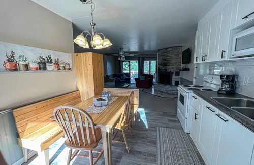 Magnetawan Cottage | Ahmic Lake Resort's 2-Bedroom Cottage (Chipmunk Cottage)