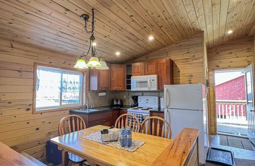 Magnetawan House | Ahmic Lake Resort's Black Bear Cottage