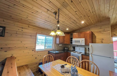 Magnetawan House | Ahmic Lake Resort's Black Bear Cottage