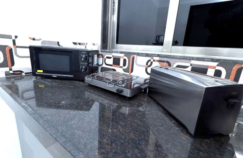 Andheri East Apartment | Airport Proximity & Compact 1BHK for Health Stays