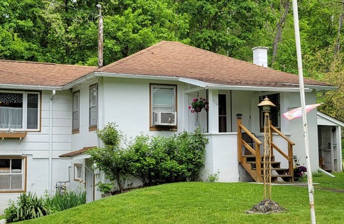 Montour Falls Cottage | Al's Creekside Cottage in the Finger Lakes