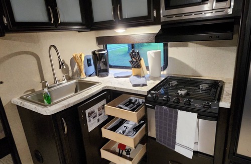 Knights Community Club House | Aljurelandia nCozy RV in Tranquil Plant City with AC,nPrivate property