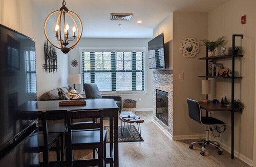 Vernon Condo | All New Chic Ski in/out King bed