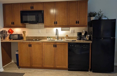 Vernon Condo | All New Chic Ski in/out King bed