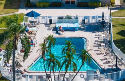 Pine Bay Condo | All New Luxurious Hip StudioSuite! Resort Pool,Grill,5m2Beaches+Dtwn! Wk/MoSave!