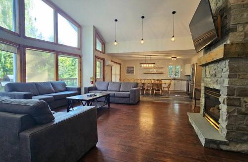 The Blue Mountains Ski Chalet | All-Season 8BR Vacation Chalet