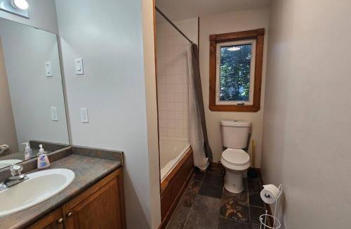 The Blue Mountains Ski Chalet | All-Season 8BR Vacation Chalet