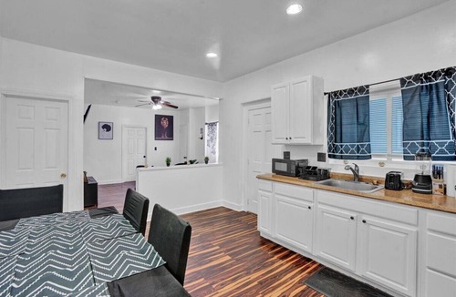 Hamilton District Apartment | Allentown paradise near ppl center -1 paid parking per booking