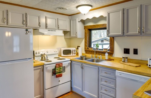 Terra Alta Cabin | Alpine Lake Resort Cabin Rental w/Pool Access!