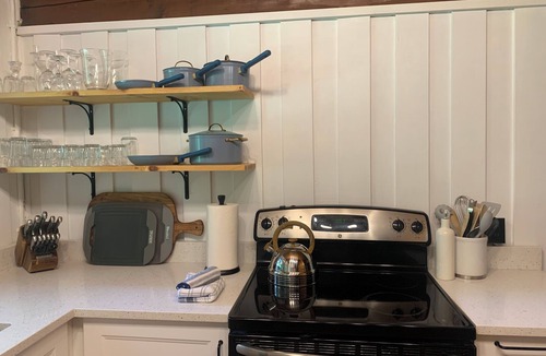 Alton Cottage | Alton Riverside Cottage Retreat - 2 mins from Alton Mill, Millcroft, Osprey Golf