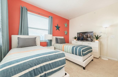 Historic Downtown Kissimmee Apartment | Amazing 3 bedroom condo with Star Wars bedroom