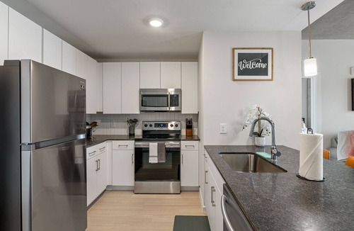 Callahan Apartment | Amazing Downtown King Beds w/ Pool & Parking 420