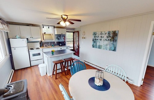 Central Huron Cottage | Amazing Lakeview-Cozy Cottage- Private Beach AccessnSleeps 6