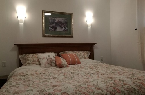 Stratford House | Ambassador's Inn Next Door - Luxury Suite(Suite 1) in Stratford