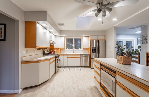 Cairo Cabin | Amenity-Rich Fun Cabin~HotTub*GameRm*20-min to Ski