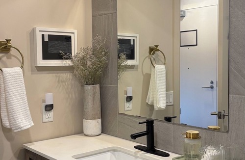 Stratford Apartment | An apartment with full kitchen at the historic Bradshaw Lofts, Stratford