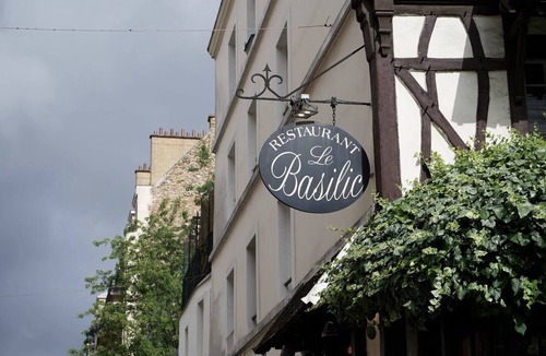 Montmartre Apartment | An idyllic spot for a vacation with family and friends in Paris
