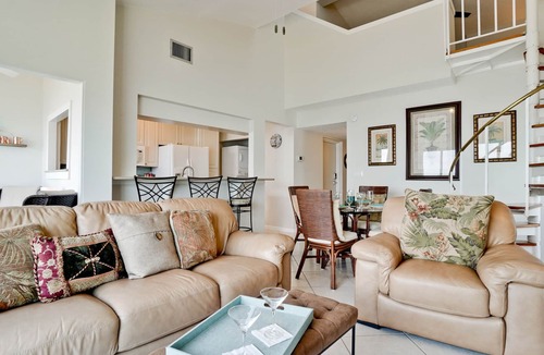 Bradenton Beach Condo | Anna Maria Sunrise on the Bay, Sunsets on the beach.Luxury 3BR with Rooftop Deck
