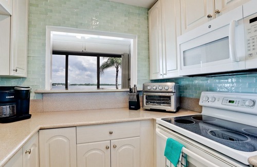 Bradenton Beach Condo | Anna Maria Sunrise on the Bay, Sunsets on the beach.Luxury 3BR with Rooftop Deck