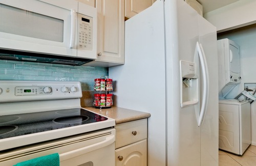 Bradenton Beach Condo | Anna Maria Sunrise on the Bay, Sunsets on the beach.Luxury 3BR with Rooftop Deck
