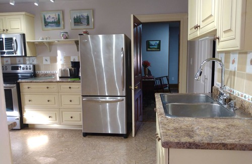 Midland House | Antique Treasure 7-rm private apartment near downtown, Luxury comfy bed