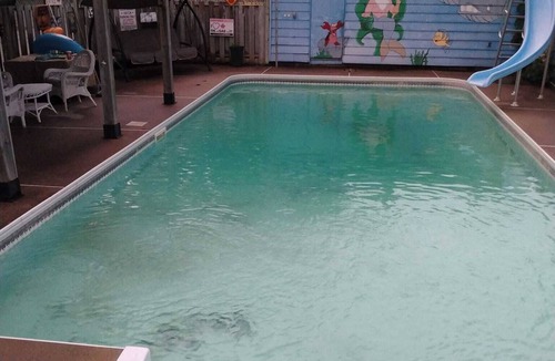 Midland House | Antique Treasure 7-rm private apartment near downtown, Luxury comfy bed