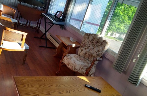 Midland House | Antique Treasure 7-rm private apartment near downtown, Luxury comfy bed