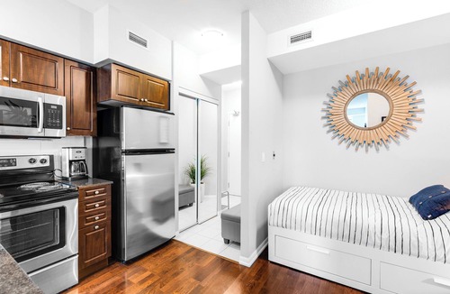 Little Portugal Apartment | AOC Suites - Luxury Condo - City View