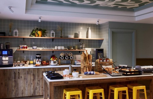 Combat Apartment | Aparthotel Adagio Paris Buttes Chaumont