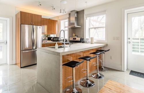 Leslieville Apartment | Apartment ∙ 2 bedrooms ∙ 5 guests