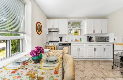 Burlington Apartment | Apartment ∙ 2 bedrooms ∙ 4 guests