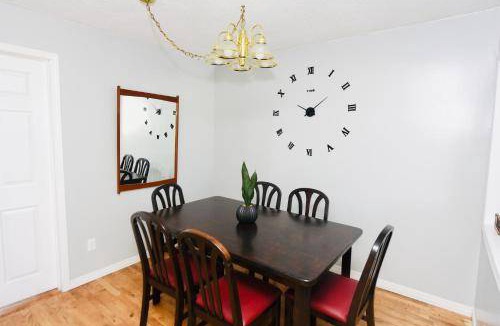 Rideau Heights Apartment | Apartment ∙ 2 bedrooms ∙ 5 guests