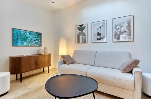 Quartier de la Plaine-de-Monceaux Apartment | Apartment Arc de Triomphe by Studio prestige