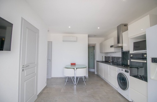 Albitreccia Apartment | Apartment 'Bel Neuf, Climatisé' with Sea View, Shared Pool and Wi-Fi