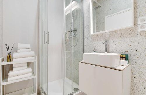 Centre Apartment | Apartment for 4 person in Nanterre