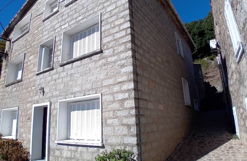 Cognocoli-Monticchi Apartment | Apartment in village house