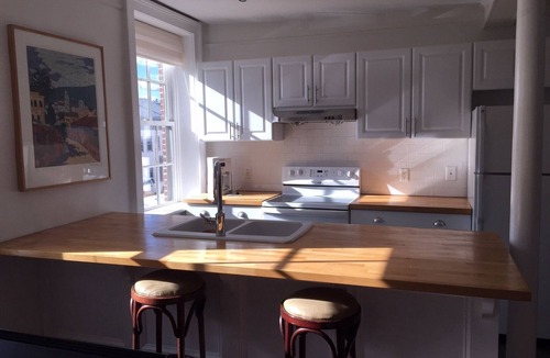 Hudson Apartment | Apartment In Historic 1785 Thomas Jenkins House