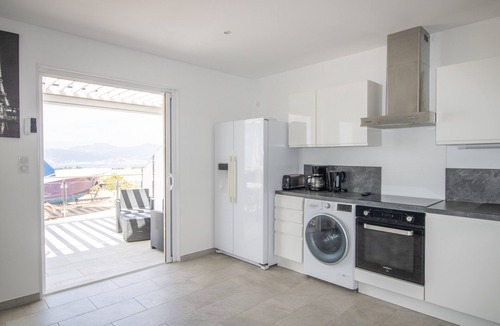Albitreccia Apartment | Apartment 'Splendide Grand Neuf' with Shared Pool, Private Terrace and Wi-Fi