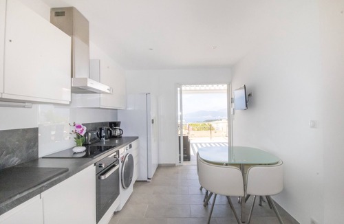 Albitreccia Apartment | Apartment 'Superbe Neuf Climatisé' with Sea View, Wi-Fi and Air Conditioning