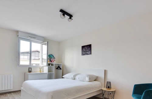 Magny-le-Hongre Apartment | APPART COSY QUARTIER CALME HYPER CENTRE PARKING
