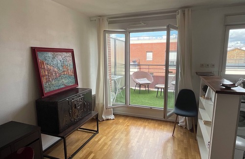 Les Puces de Saint-Ouen Apartment | Appartement Avec Terrasse