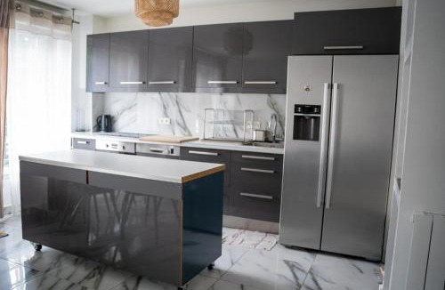 Aubervilliers Apartment | Appartement 4 chambres proche Stade de France, parking et balcon sur jardin