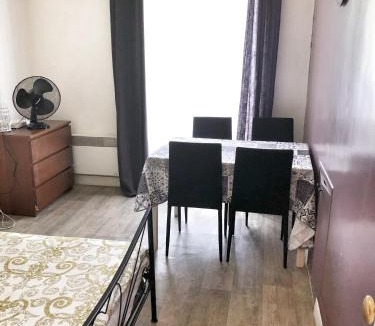 18th Arrondissement Apartment | Appartement A deux pas de Montmartre