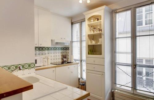 Champs-Elysees Apartment | Appartement Champs-Elysées Montaigne - HALA PARIS